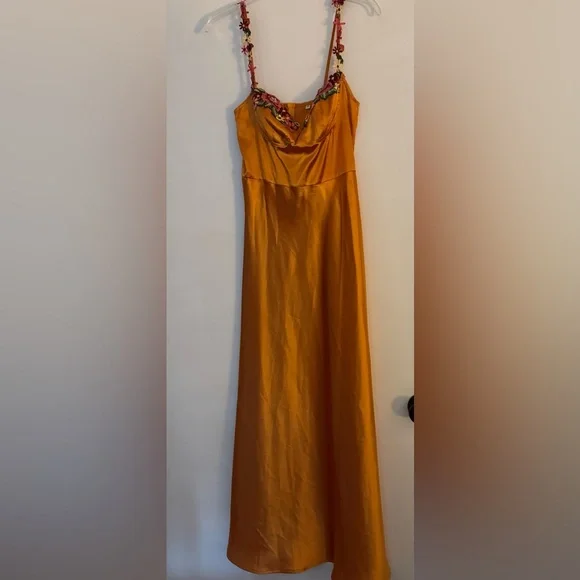 Floral detail orange dress - Picture 2 of 4